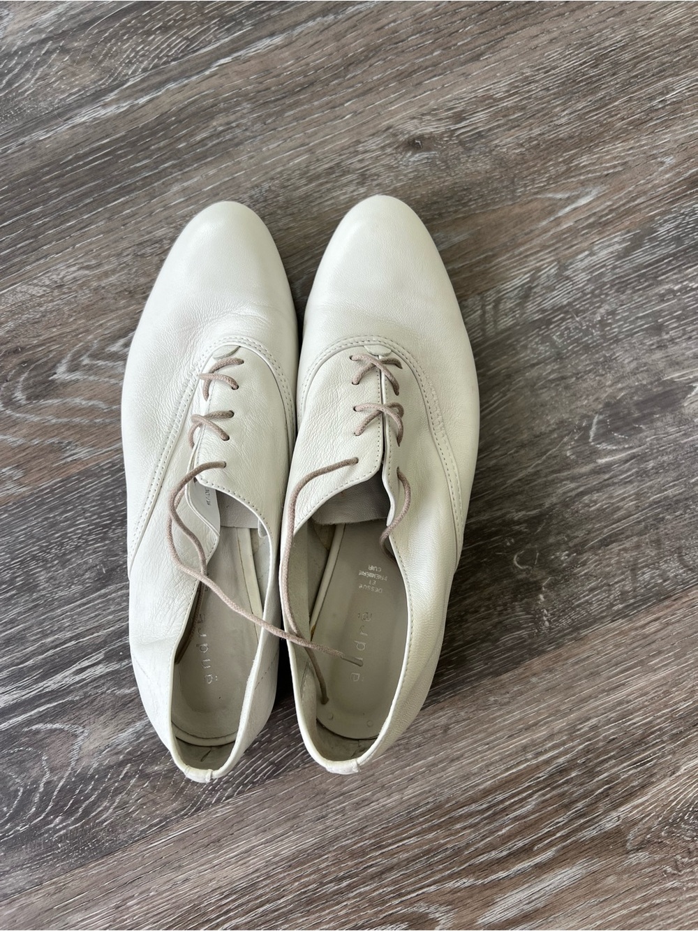Andre Ivory Leather Lace-Up Flat walking shoes from Italy